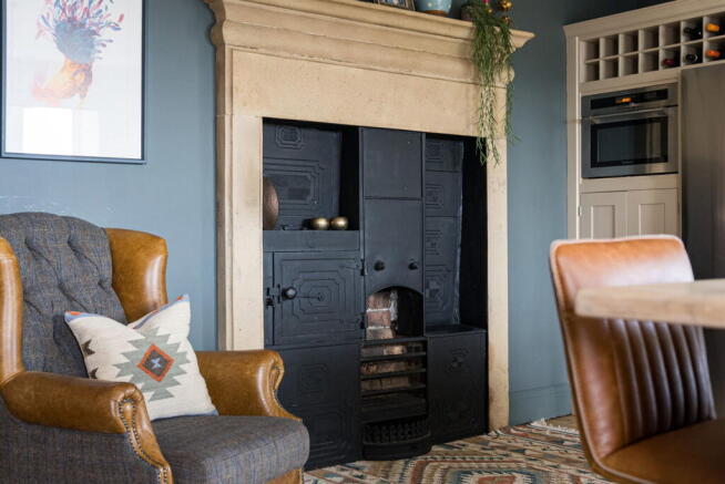 5 bed Detached for sale Image 8