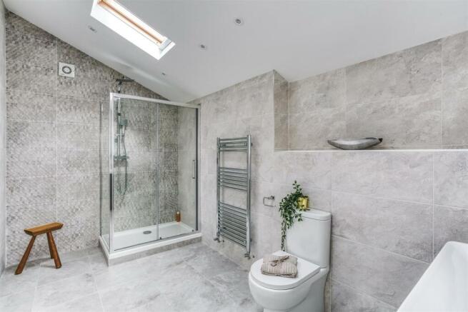 Spacious Shower Room