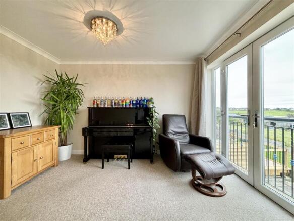 4 bed Detached for sale Image 8