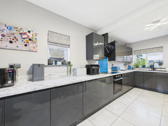 Heath Road, Holmewood, S42 photo 4