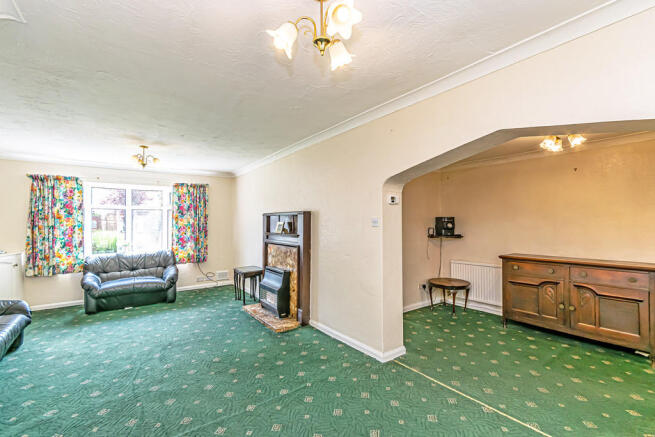 Lounge / Dining R...