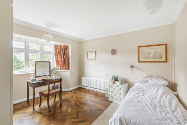 Elmcote Way - Bed 2 (2).jpg