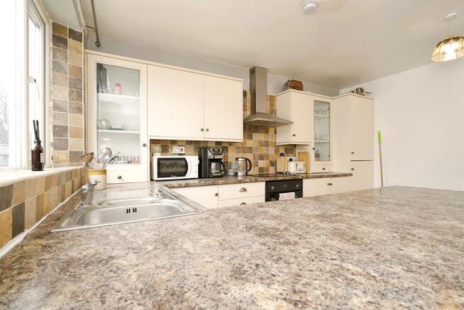 3 bed Semi-Detached for sale Image 5