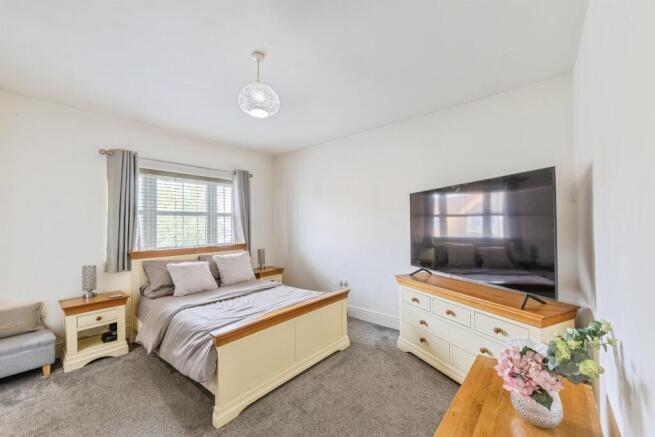 4 bed Detached for sale Image 12