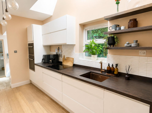 Kitchen 2.png