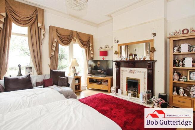 BAY FRONTED LOUNGE