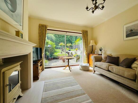 REAR SITTING ROOM/DINING ROOM