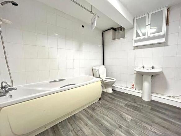 7 bed House of Multiple Occupation for sale Image 11