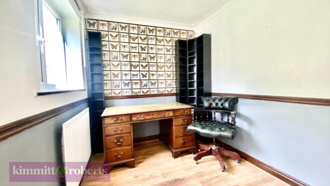 Entrance Hall/Study Area