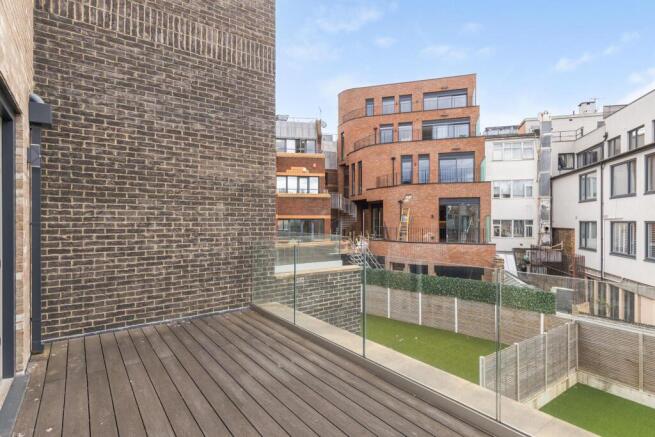 House in London, Walham Green, Fulham - More