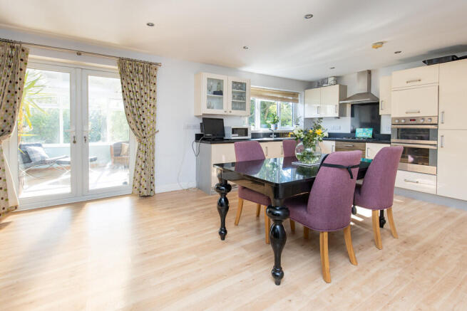 Open Plan Dining ...