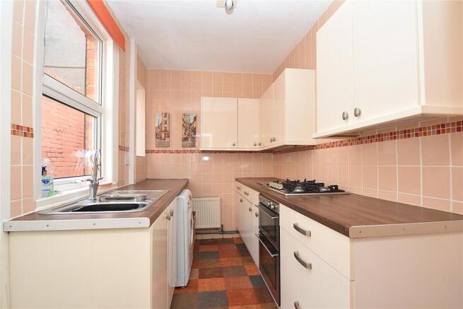 2 bed Terraced to rent Image 4