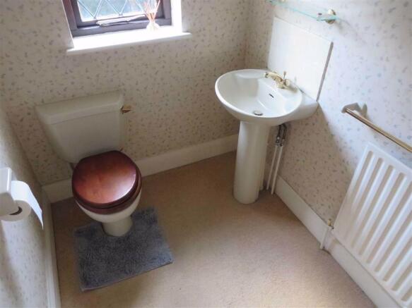 FITTED CLOAKROOM