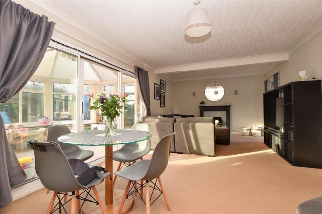 Lounge / Breakfast Room