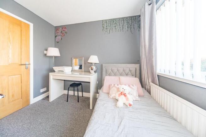 37 Deepdale Drive bedroom 2.jpg