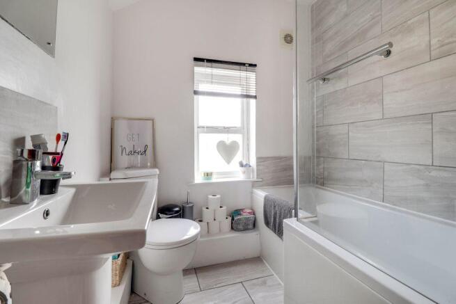 Ensuite to Bed 1