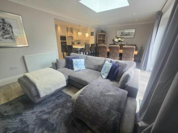 4 bed Semi-Detached for sale Image 7