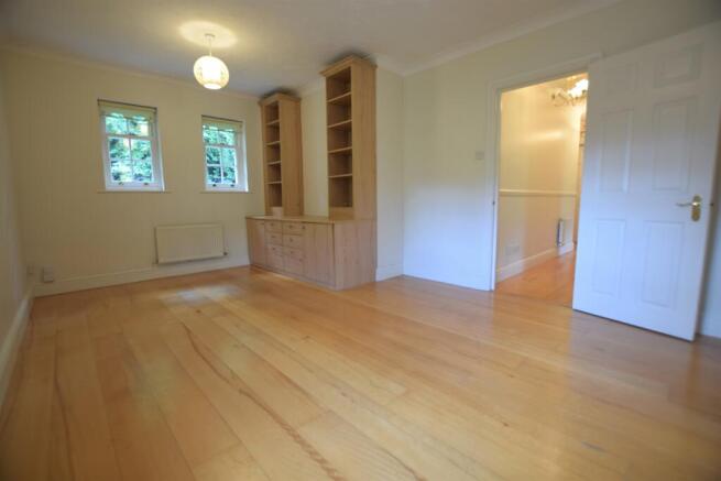 52 Markham court lou