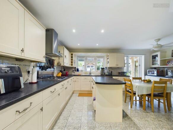 Kitchen/Breakfast Room