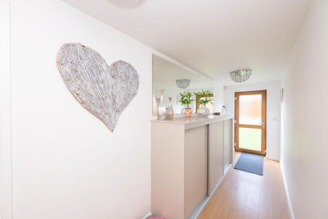 5 bed Detached for sale Image 12