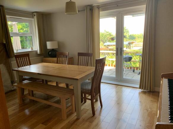DINING/FAMILY ROOM