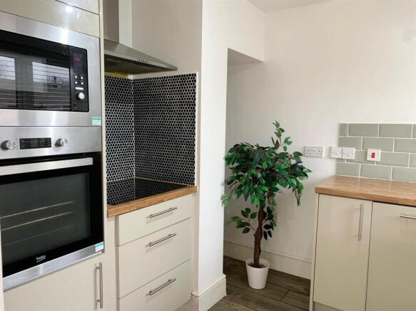 3 Castle View Kitchen 1 02 26.jpg