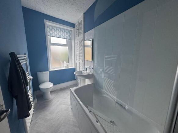 4 bed End of Terrace to rent Image 6