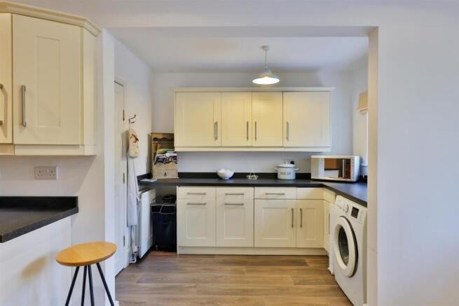 3 bed Semi-Detached for sale Image 7