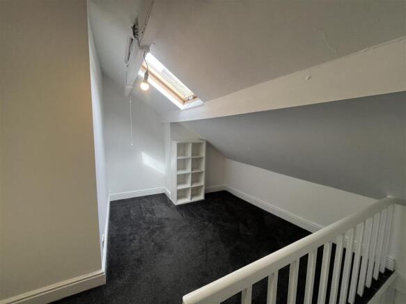 2 bed Terraced to rent Image 12