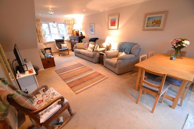 Lounge/Dining Room