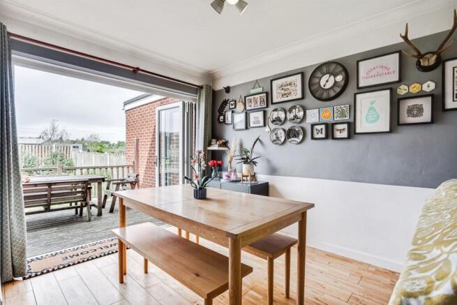 4 bed Semi-Detached for sale Image 8