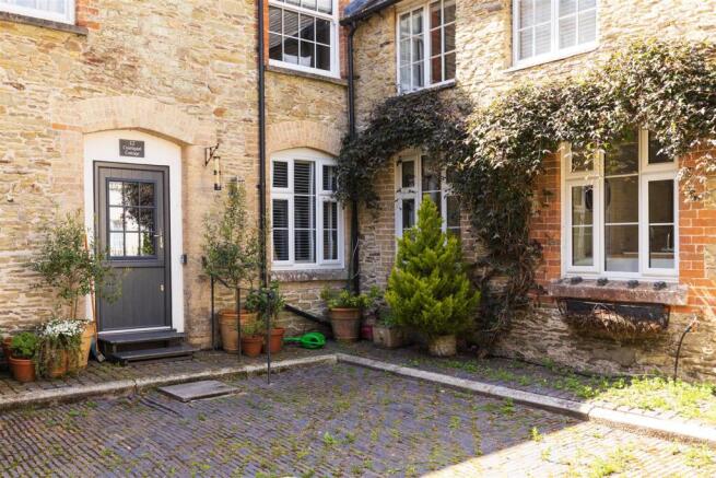 FRONT OF PROPERTY PIC 3.jpg
