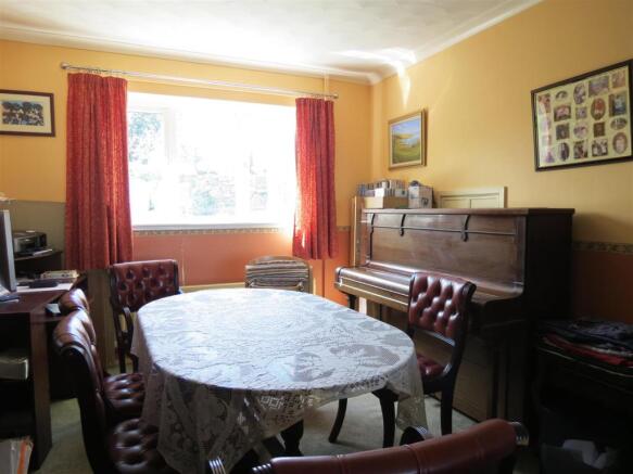 Dining Room: