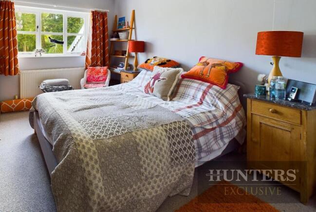 6 bed Detached for sale Image 10