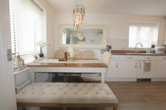 3 bed Semi-Detached for sale Image 6