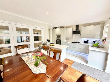Cool Oak Lane, Kingsbury, London, NW9 7BH