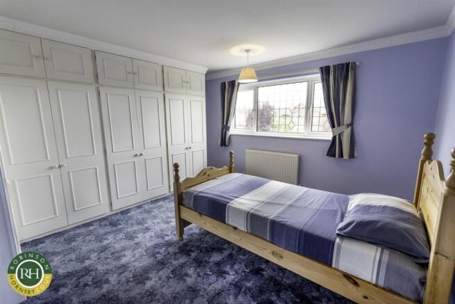 4 bed Detached for sale Image 10