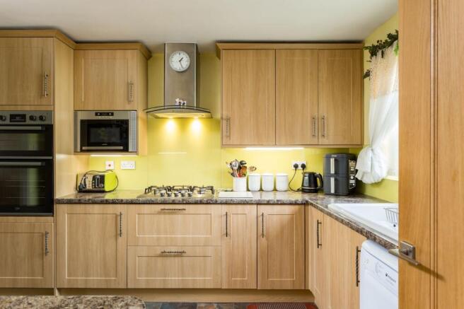 4 bed Detached for sale Image 3