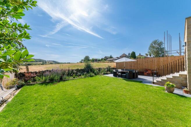 4 bed Detached for sale Image 7