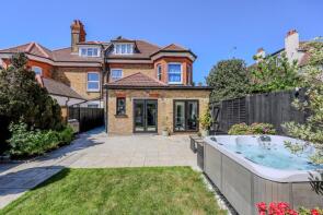 Flat 2, 17, Ditton Court Road, Westcliff-on-sea SS0 7HG