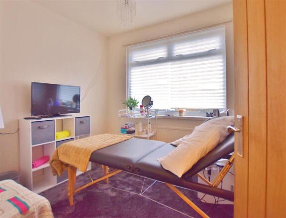 bedroom 4.jpg