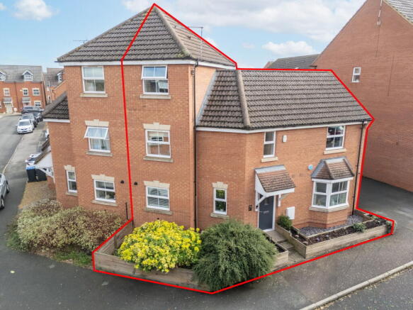 4-bed semi-detached on Tungstone Way, Market Harborough, LE16 9GA, £300,000