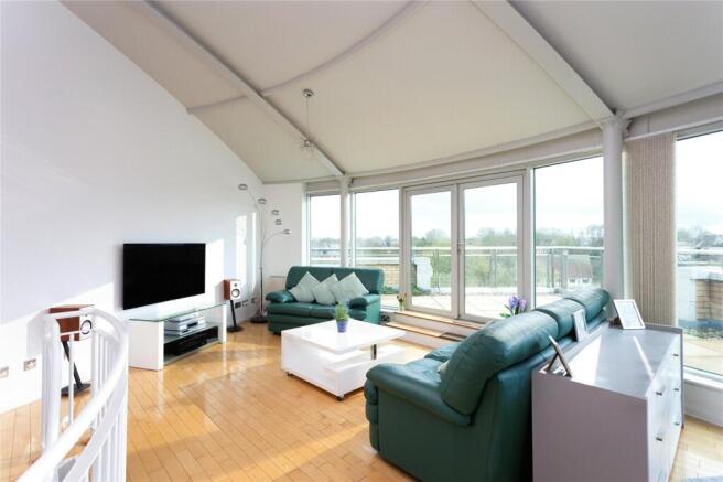 2 bed Penthouse for sale Image 6
