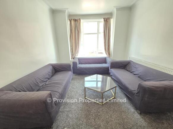 5 bed Terraced to rent Image 2