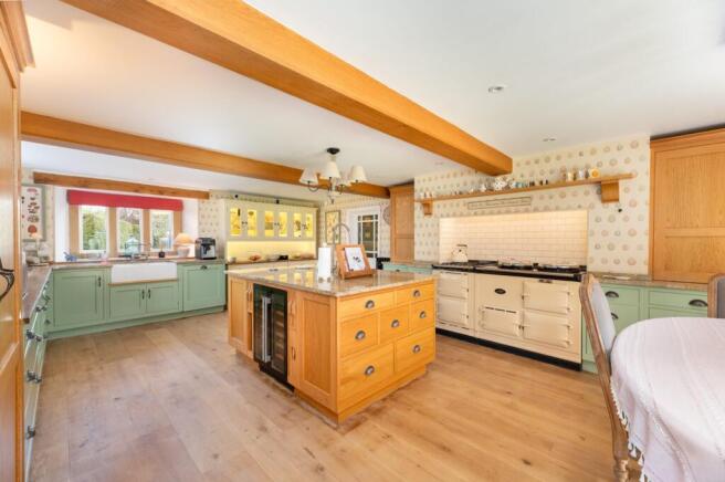 7 bed Detached for sale Image 9