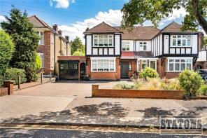 19, Oakdale, Southgate, London N14 5RA