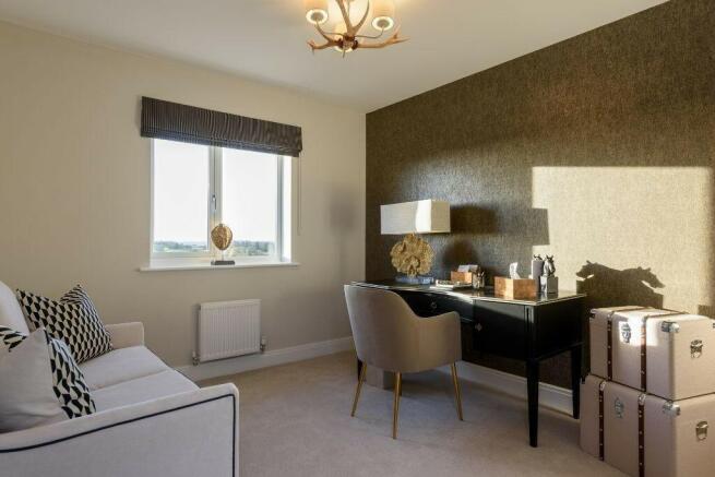 5 bed Detached for sale Image 8