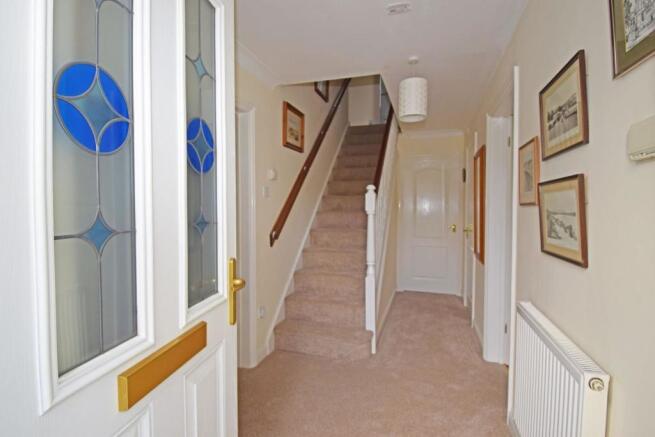 14 Paddock Close, hall.jpg