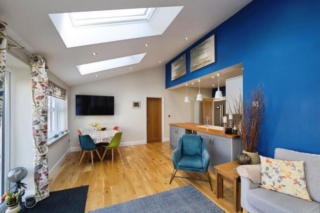 4 bed Detached Bungalow for sale Image 4