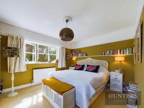6 bed Detached for sale Image 8